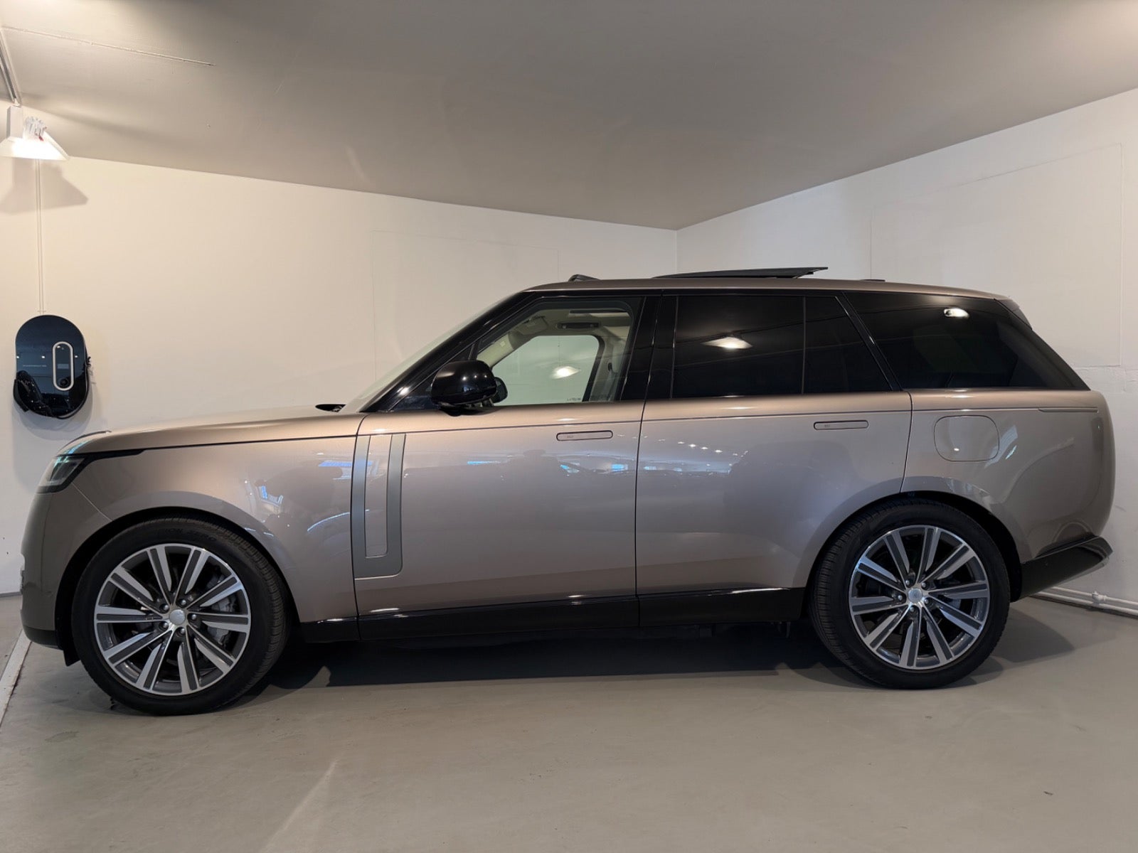 Land Rover – Range Rover