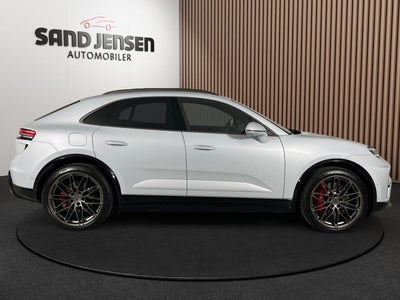 Porsche Macan Turbo Van