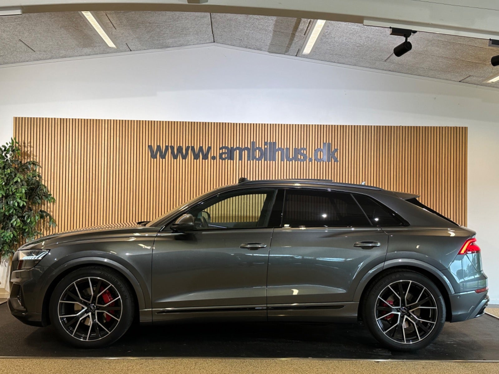 Продажа новых Audi Q8 в Москве