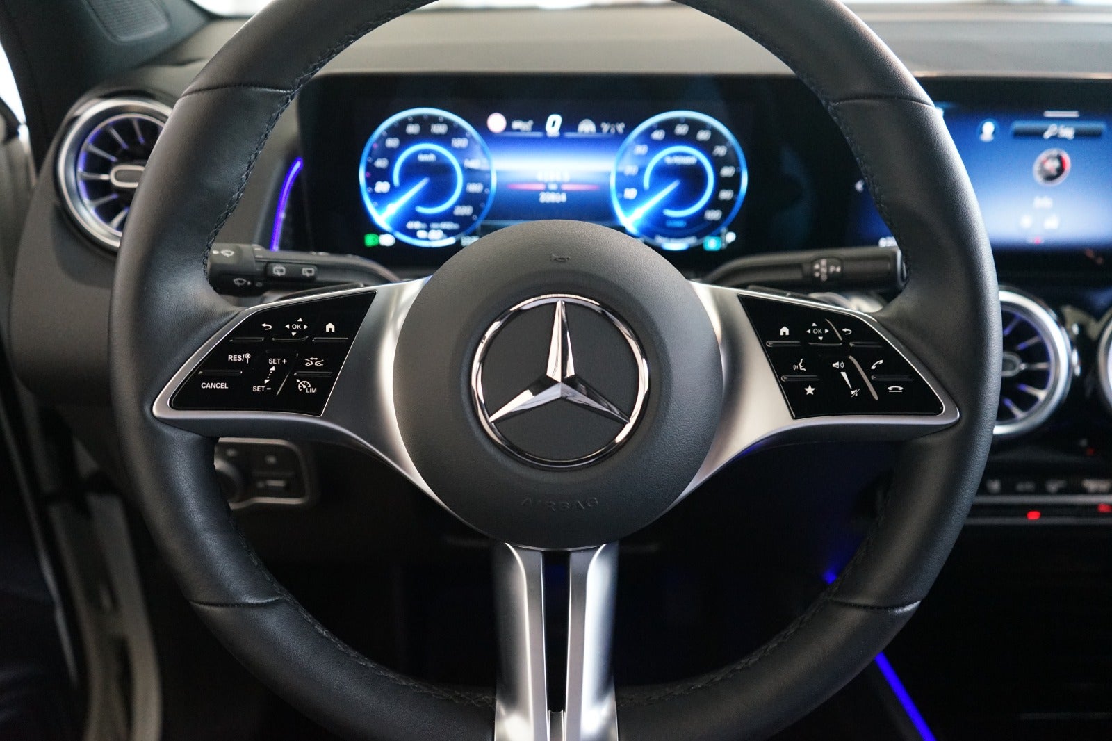 Mercedes EQB250+