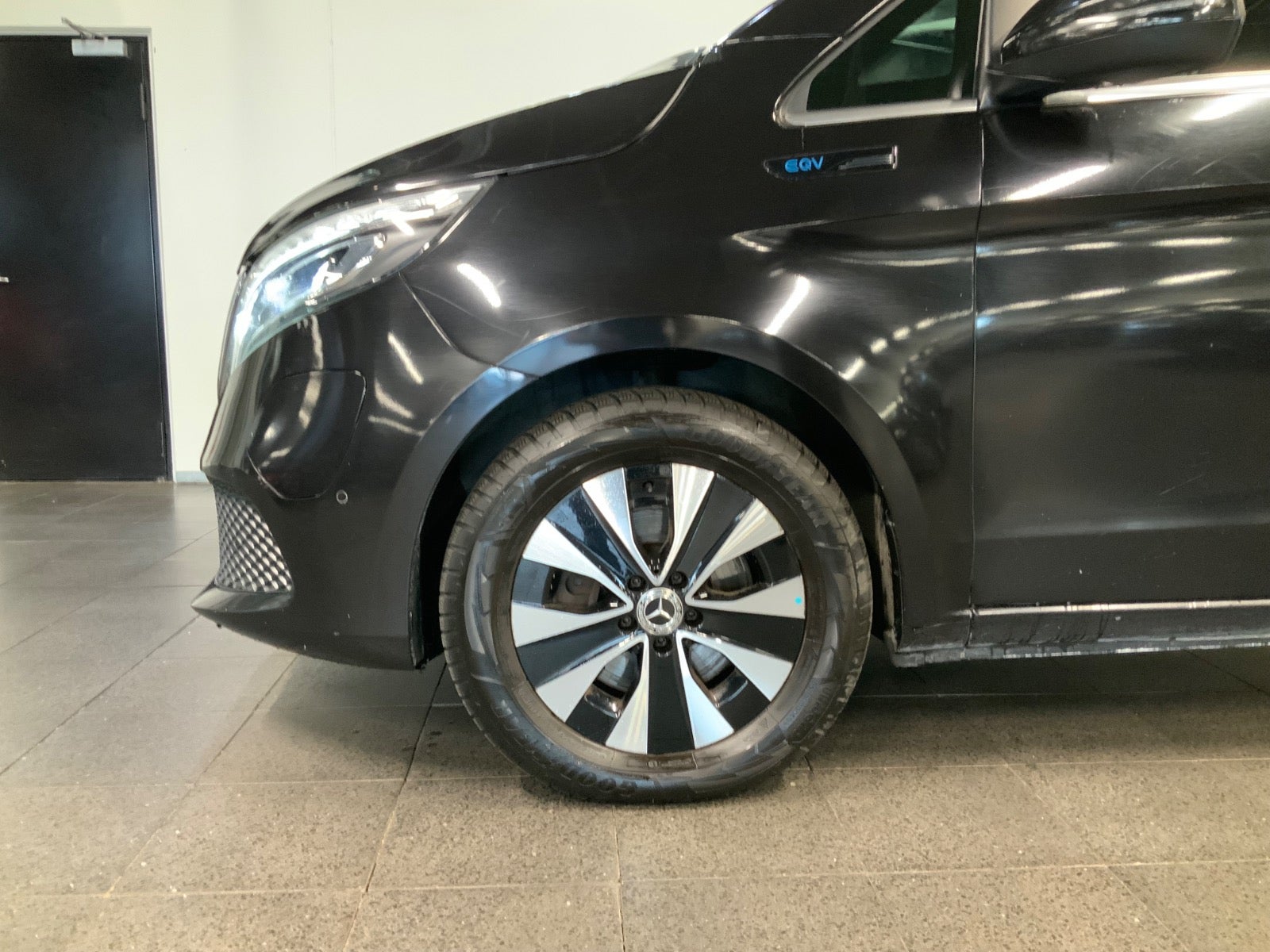 Mercedes-Benz EQV 300 (4/8)