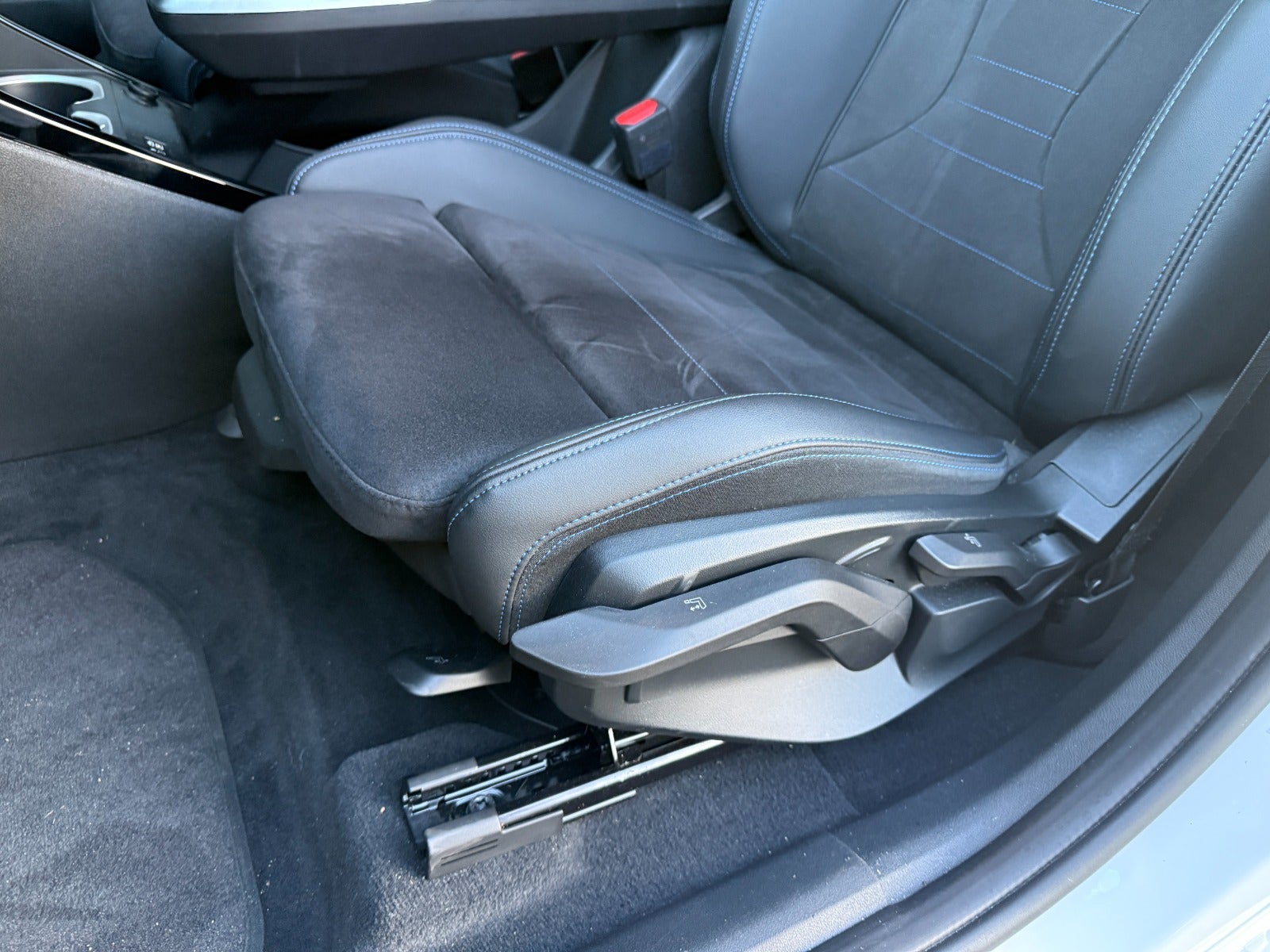 BMW iX1 eDrive20 M-Sport Premium 5d - 8