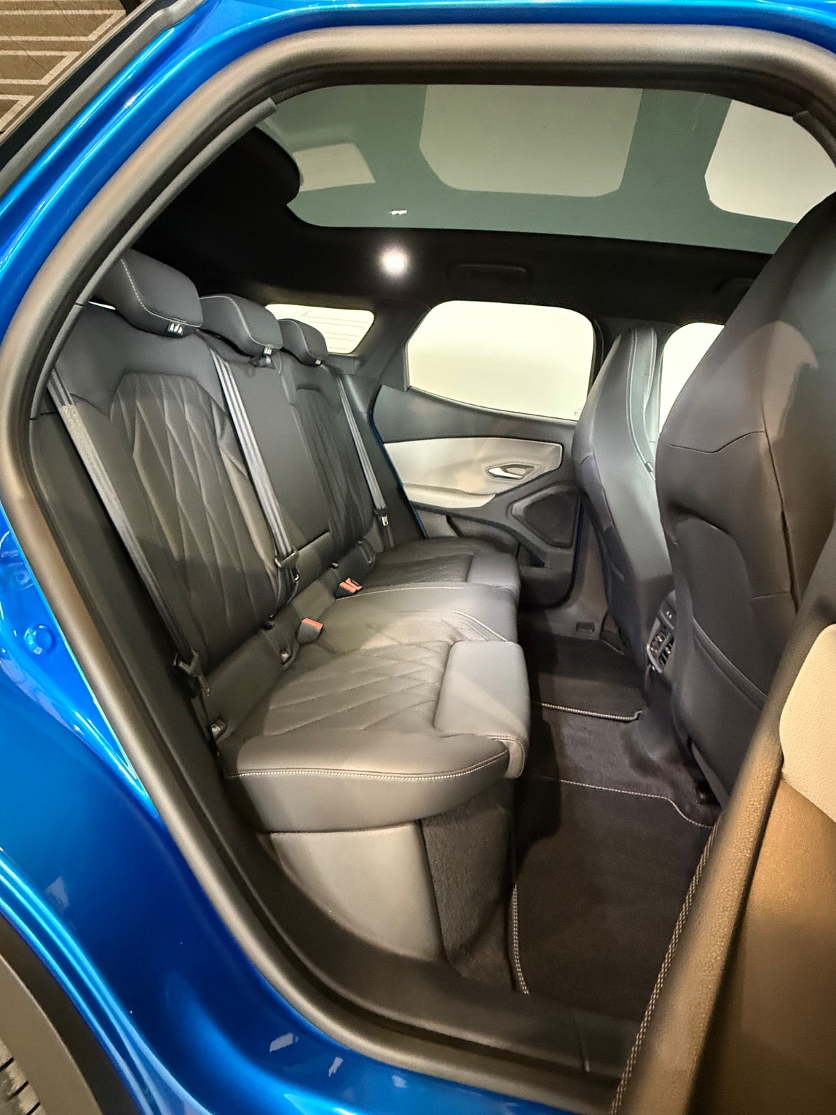 Ford Explorer Premium Extended Range AWD