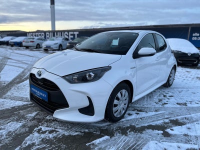 Toyota Yaris 1,5 Hybrid H2 e-CVT Benzin aut. Automatgear modelår 2021 km 67000 Hvid nysynet klimaanl