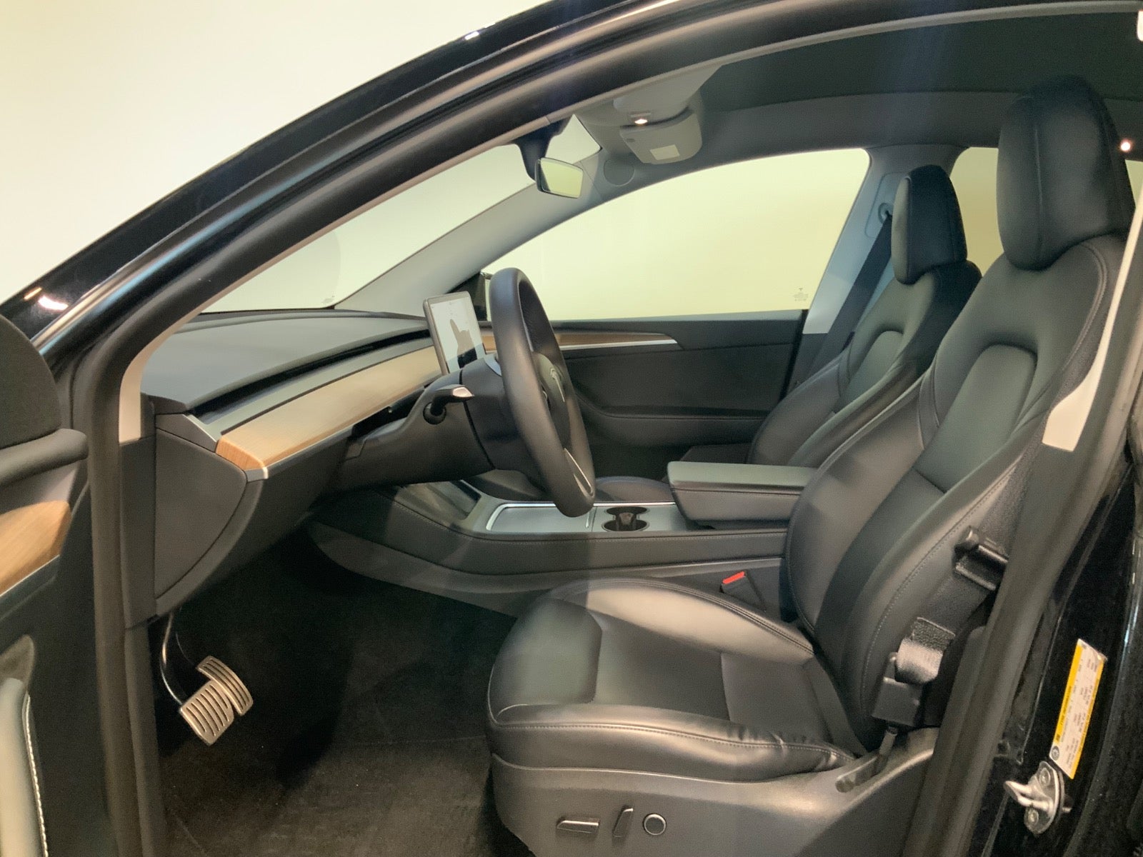Tesla Model Y (7/8)