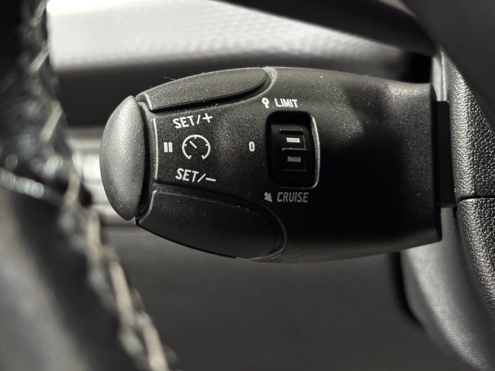 Billede af Peugeot 2008 1,2 e-THP 110 Allure Sky