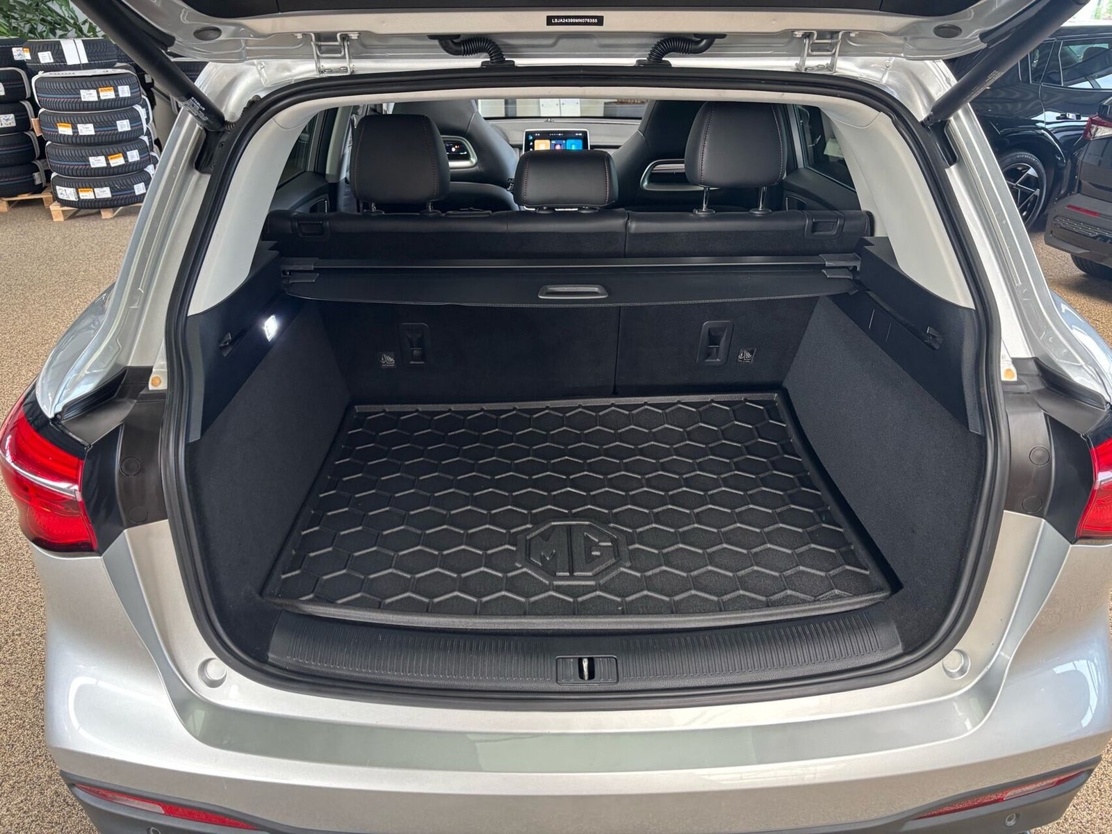 MG EHS PHEV Luxury