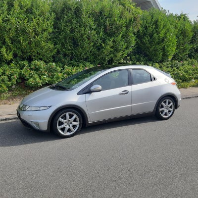 Honda Civic 1,8 Executive 5d