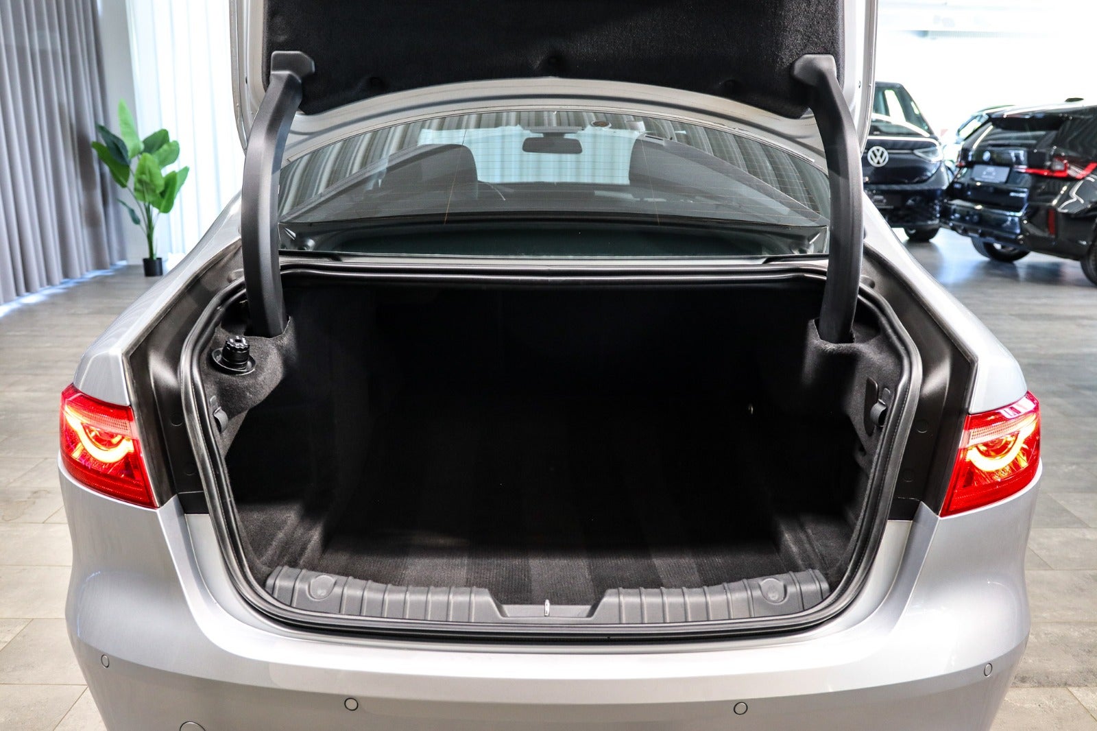 Billede af Jaguar XF 2,0 D180 Pure aut.