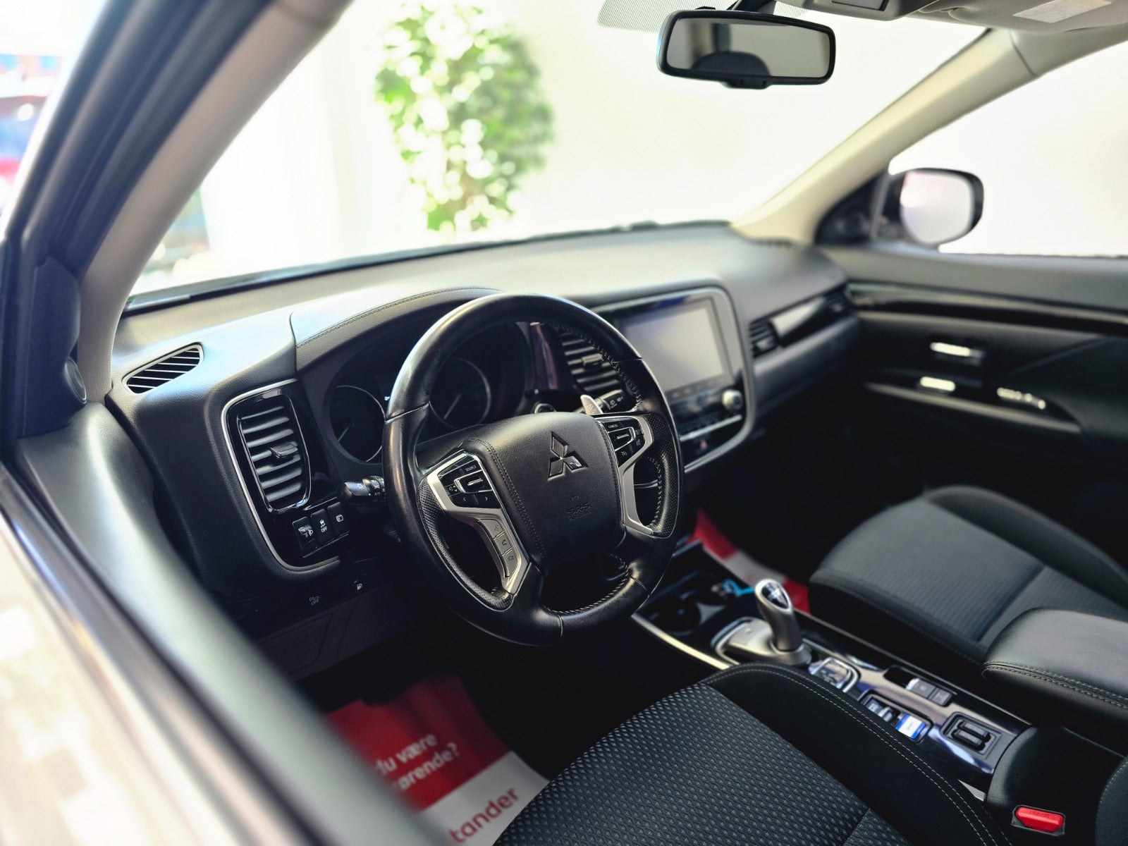 Billede af Mitsubishi Outlander 2,4 PHEV Inform+ CVT 4WD