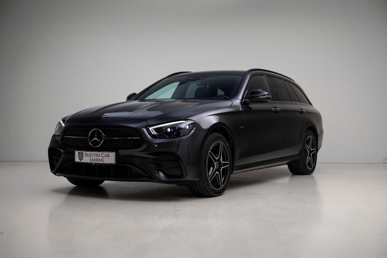 Mercedes-Benz E300 de 2,0 AMG Line stc. aut. 4Matic