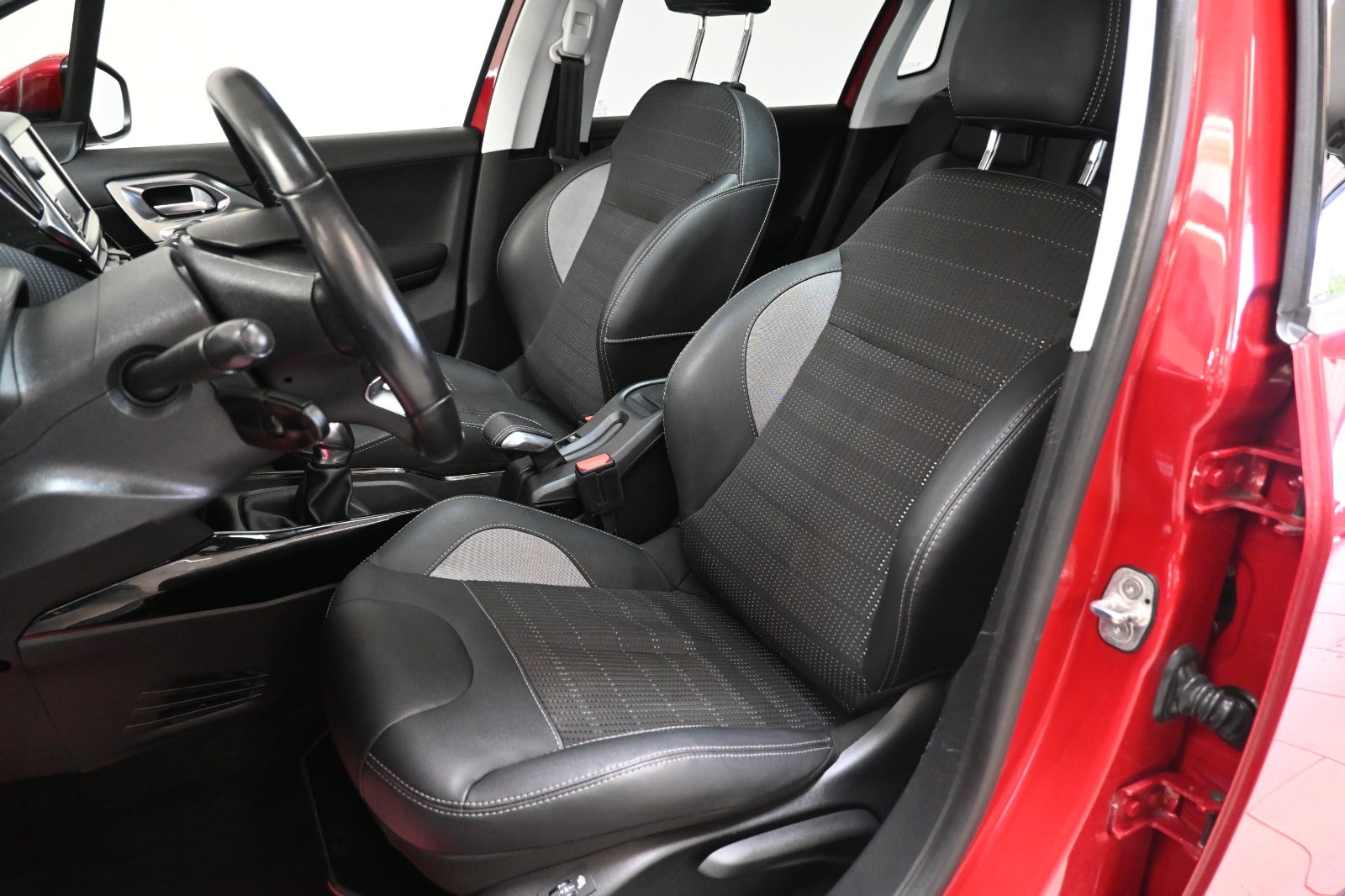 Peugeot 2008 BlueHDi 100 Allure Sky