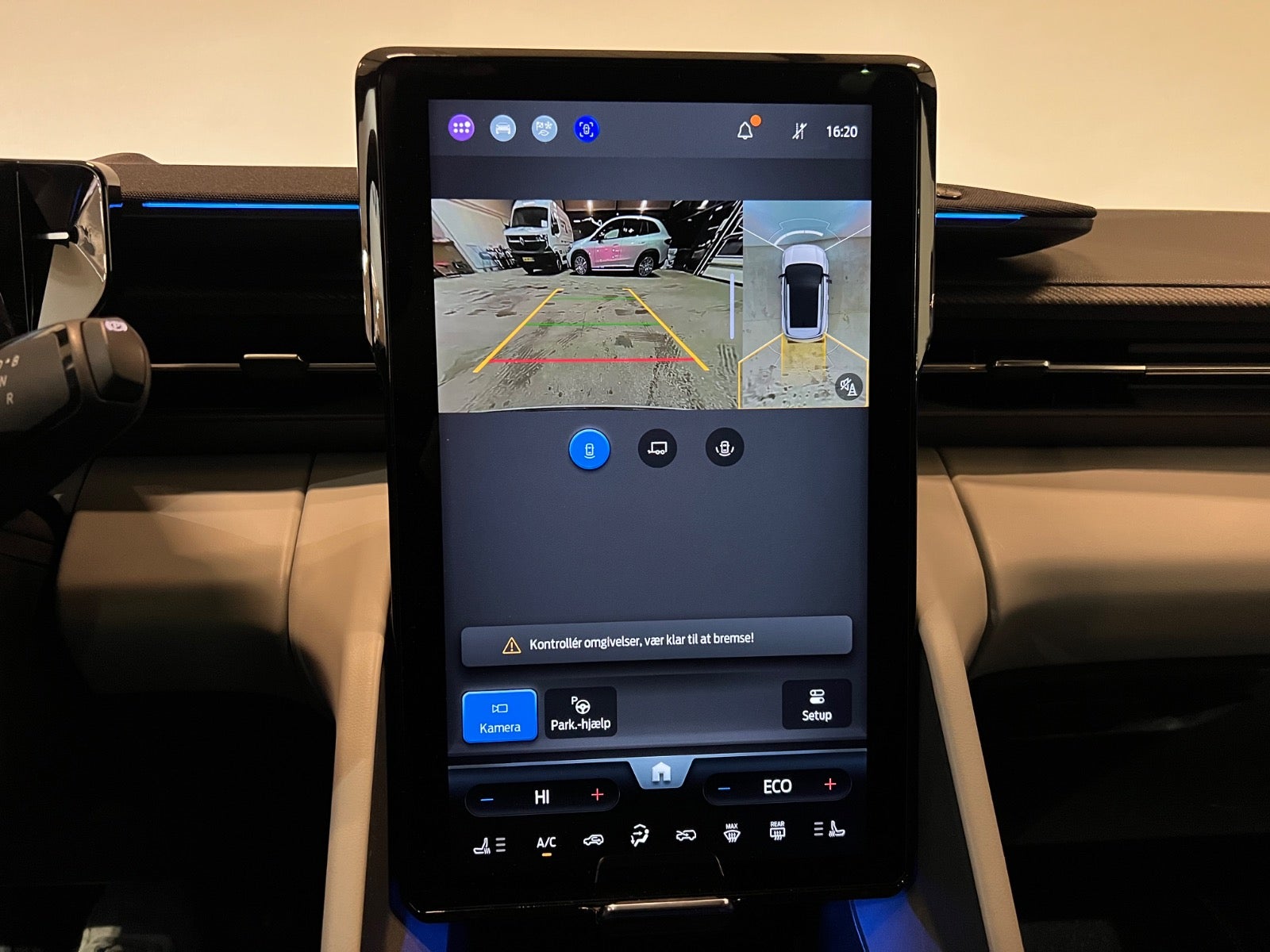 Ford Explorer Premium Extended Range