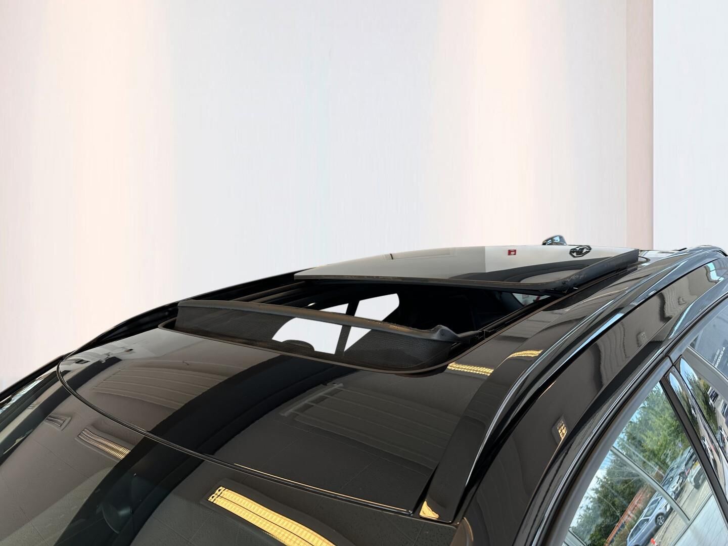 Volvo EX40 Extended Range Black Edition