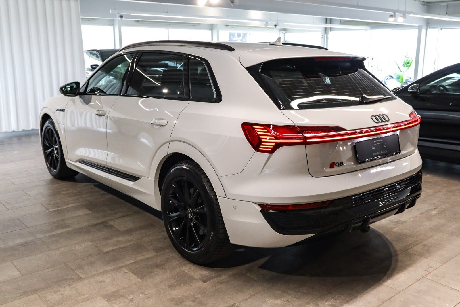 Billede af Audi Q8 e-tron 55 S-line quattro