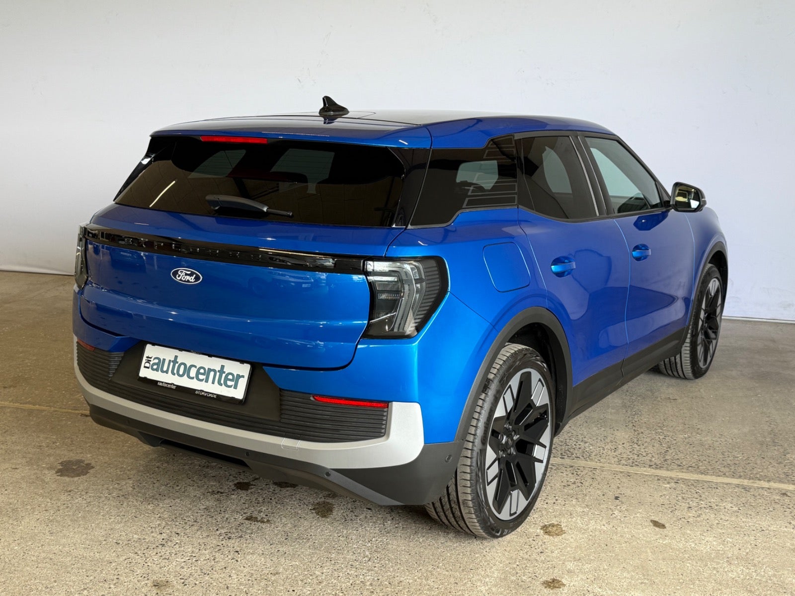 Ford Explorer Premium Extended Range AWD