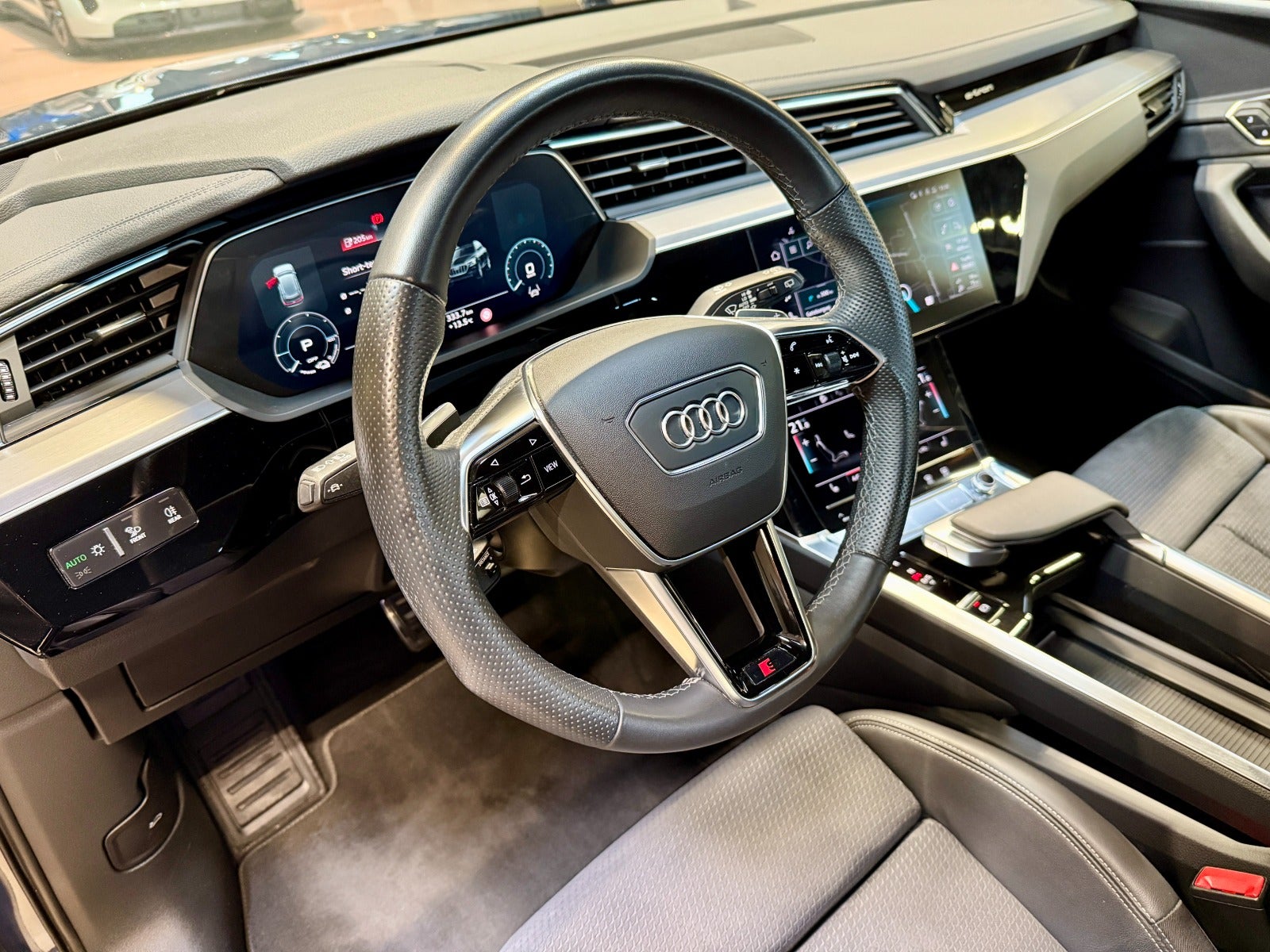 Billede af Audi Q8 e-tron 50 S-line quattro