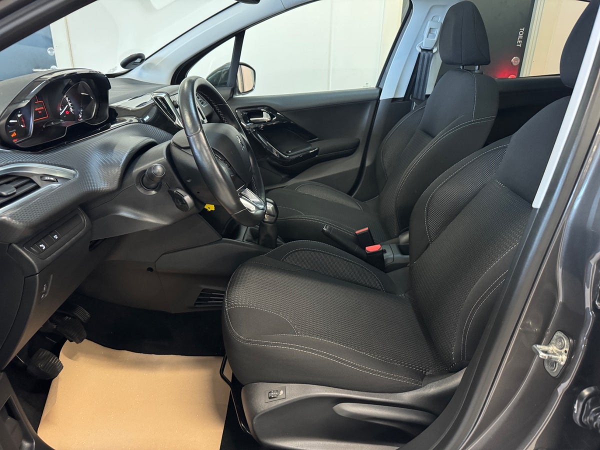 Peugeot 208 PureTech 82 Allure Sky