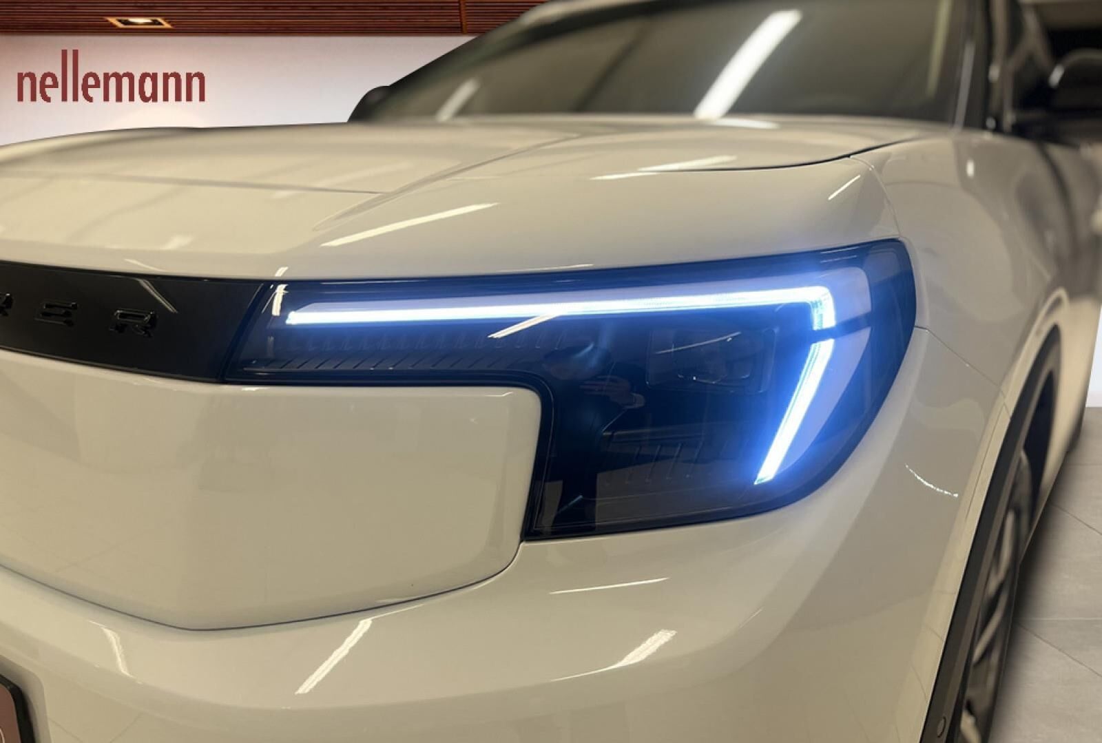 Ford Explorer Select Extended Range