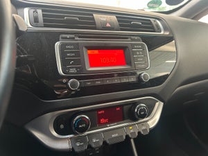 Kia Rio CVVT Attraction