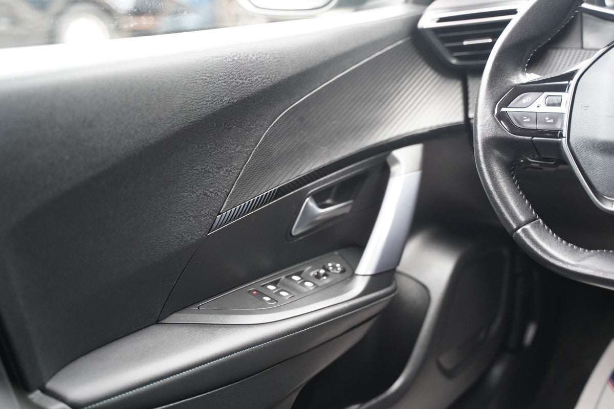 Billede af Peugeot 2008 1,5 BlueHDi 100 Allure Pack