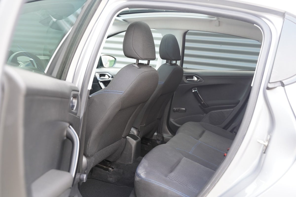 Billede af Peugeot 208 1,5 BlueHDi 100 Signature Sky