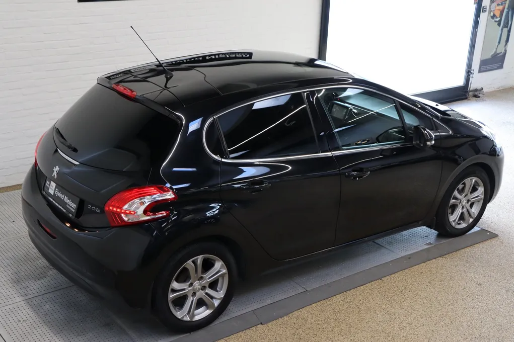 Peugeot 208 VTi Allure Sky