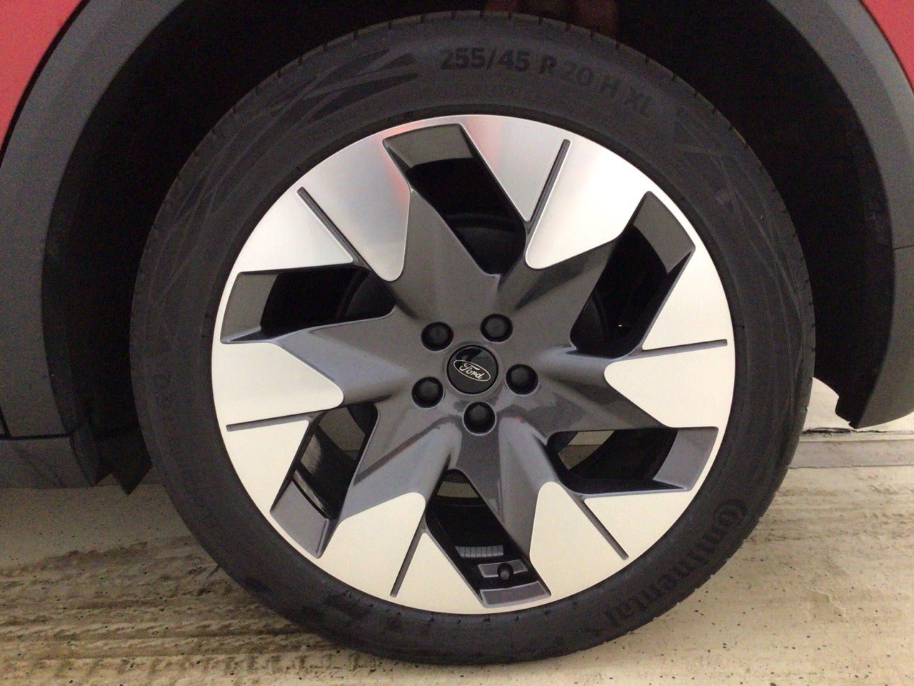 Ford Explorer Premium Extended Range