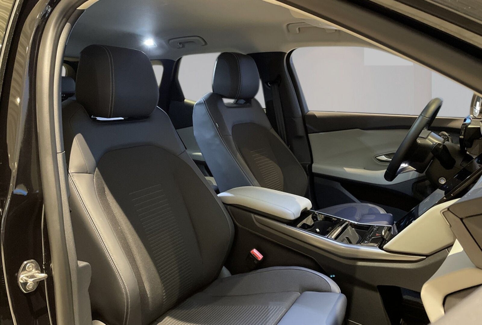 Ford Explorer Select Extended Range