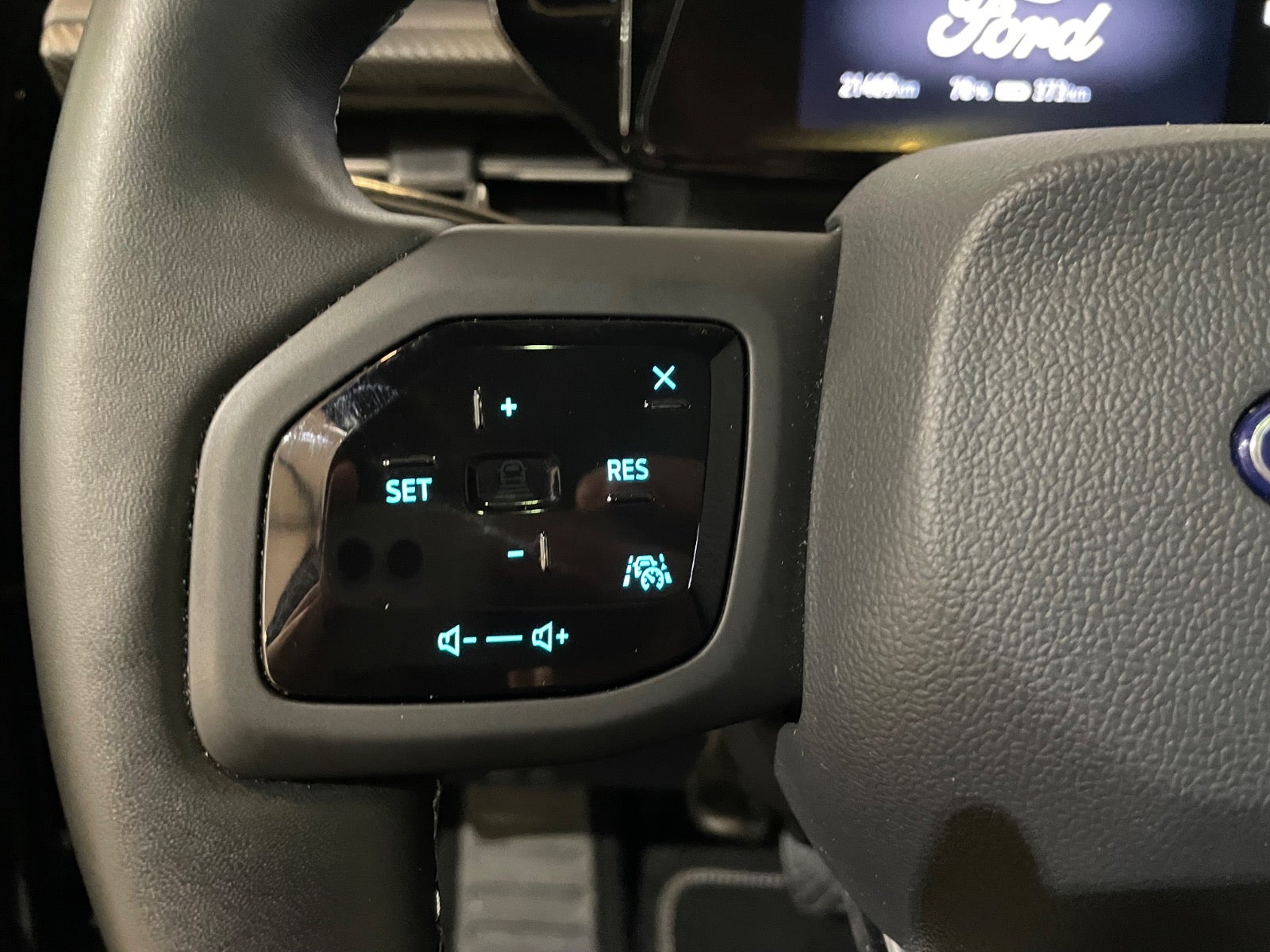 Ford Explorer Premium Extended Range AWD