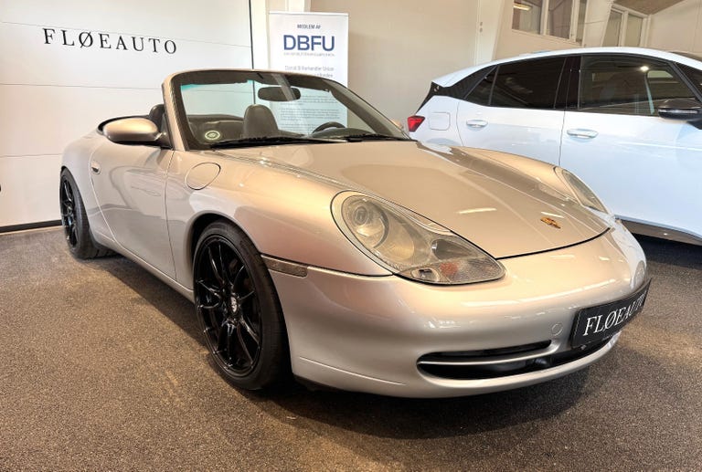 Porsche 911 Carrera 4 Cabriolet