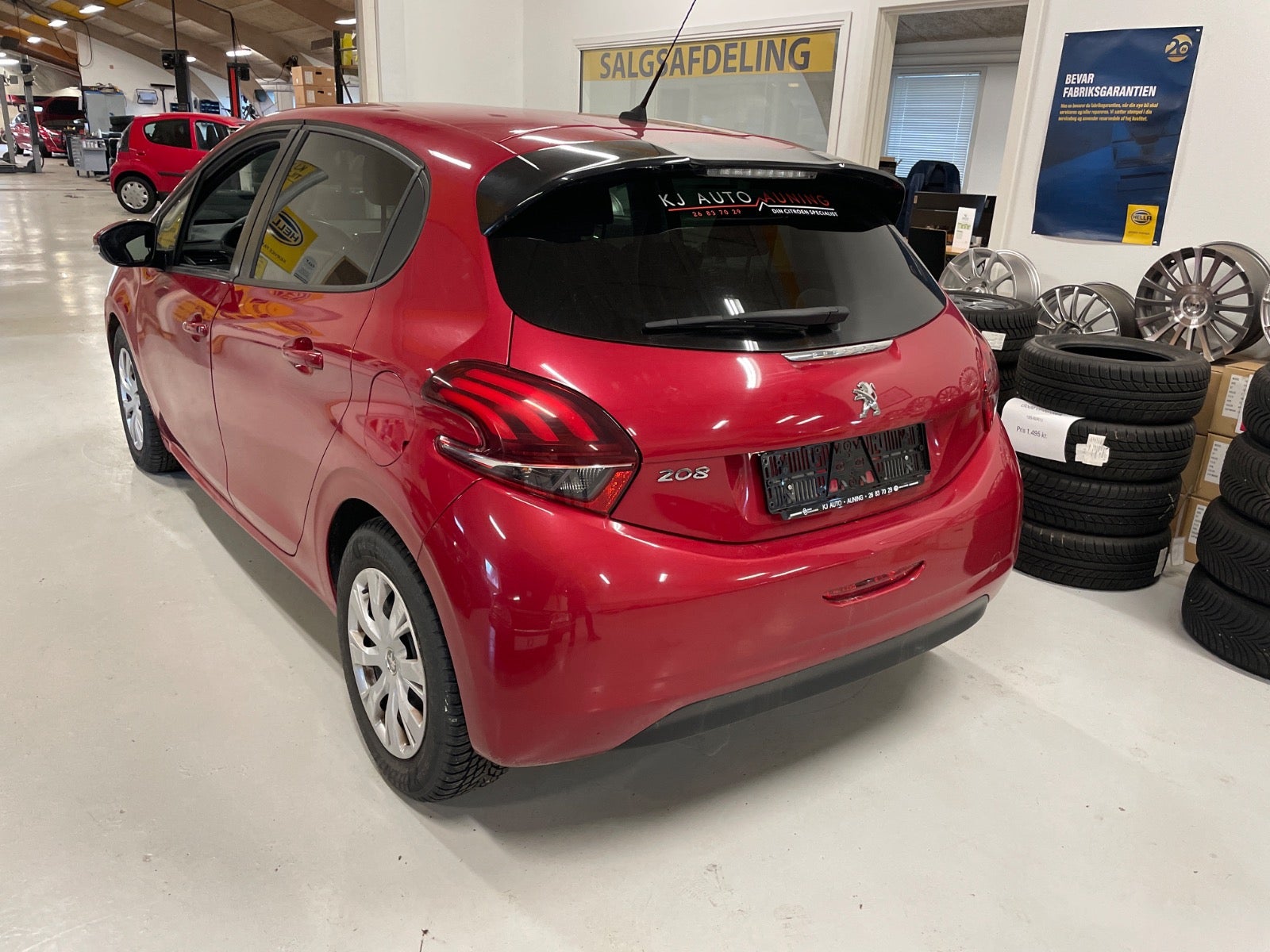 Peugeot 208 BlueHDi 100 Strike