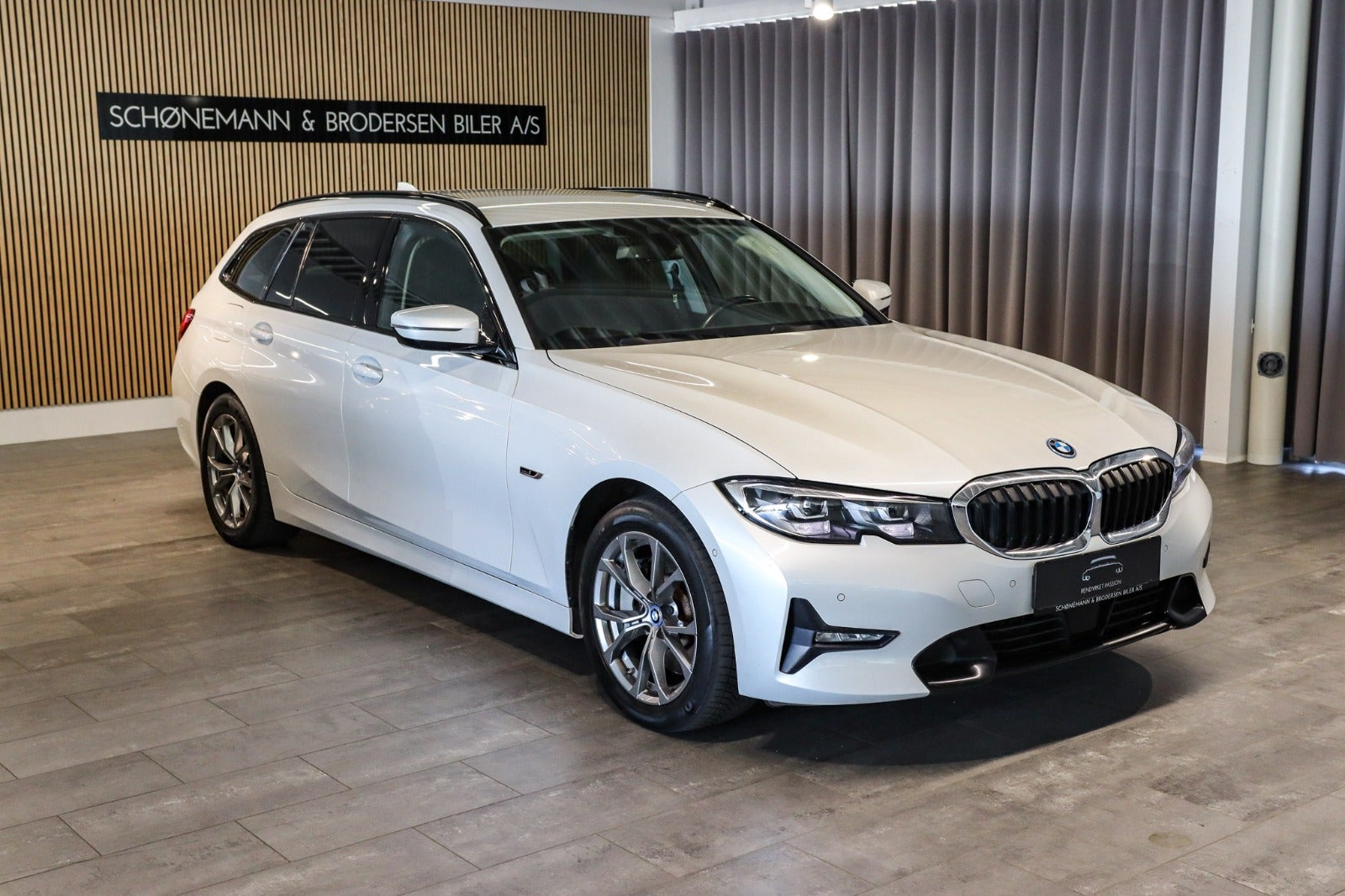 Billede af BMW 330e 2,0 Touring Sport Line aut.