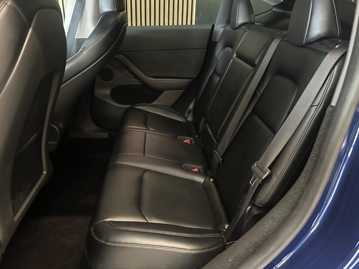 Tesla Model Y Long Range RWD Tesla Model Y Long Range RWD