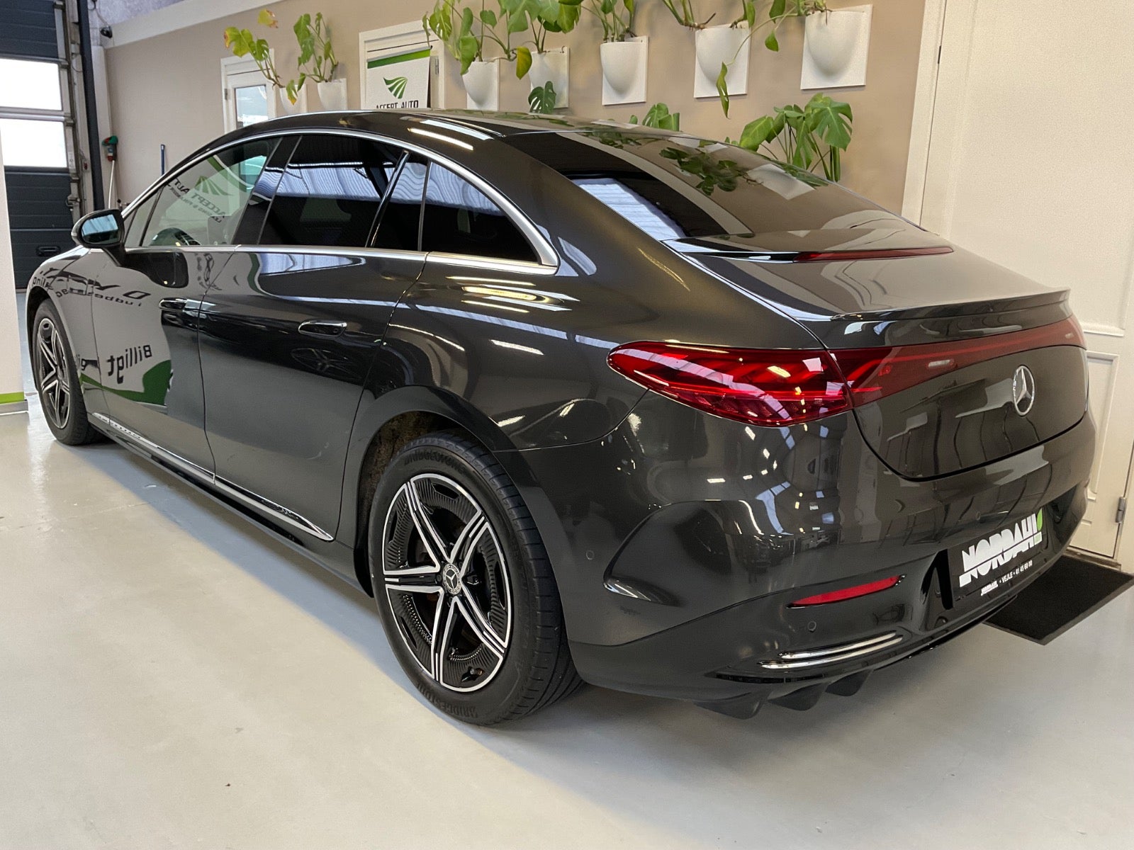 Mercedes EQE350 AMG Line 4d - 5