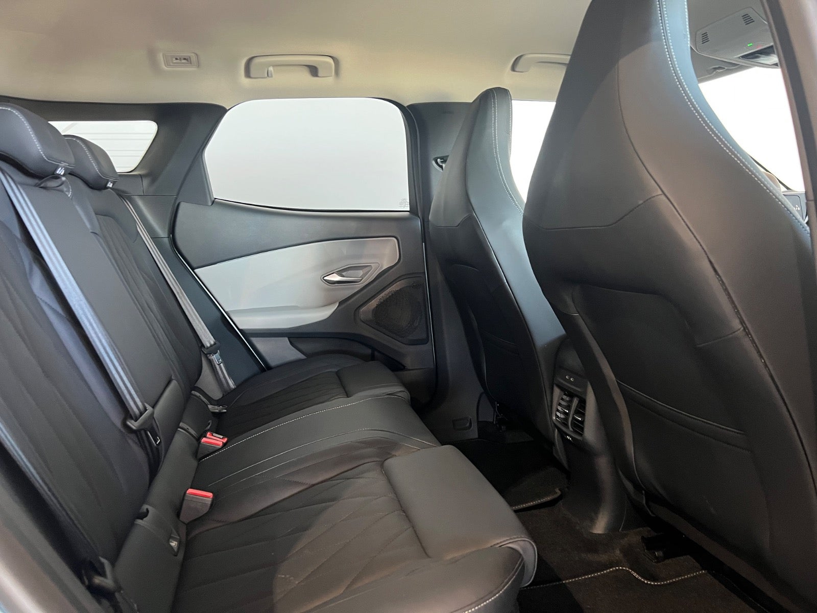 Ford Explorer Premium Extended Range
