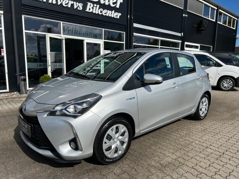 Toyota Yaris Hybrid H2 e-CVT Van