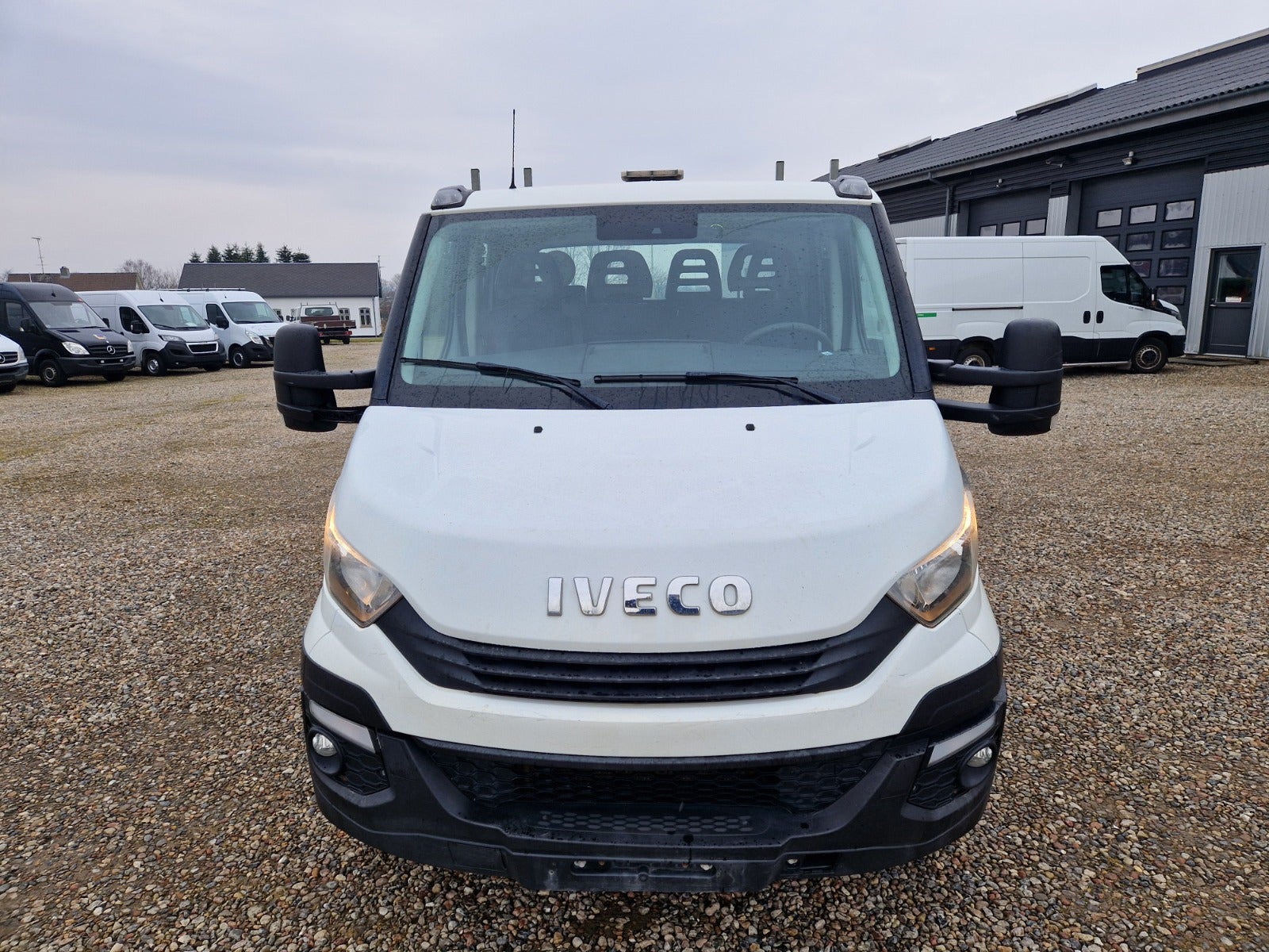 Billede af Iveco Daily 2,3 35S14 Mandskabsvogn m/lad
