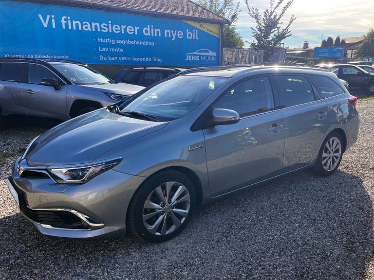 Toyota Auris Hybrid H4 Touring Sports CVT