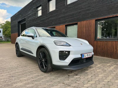 Porsche Macan 4   5d