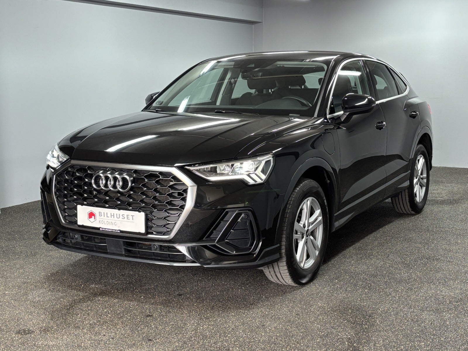 Billede af Audi Q3 45 TFSi e Attitude plus Sportback S-tr.
