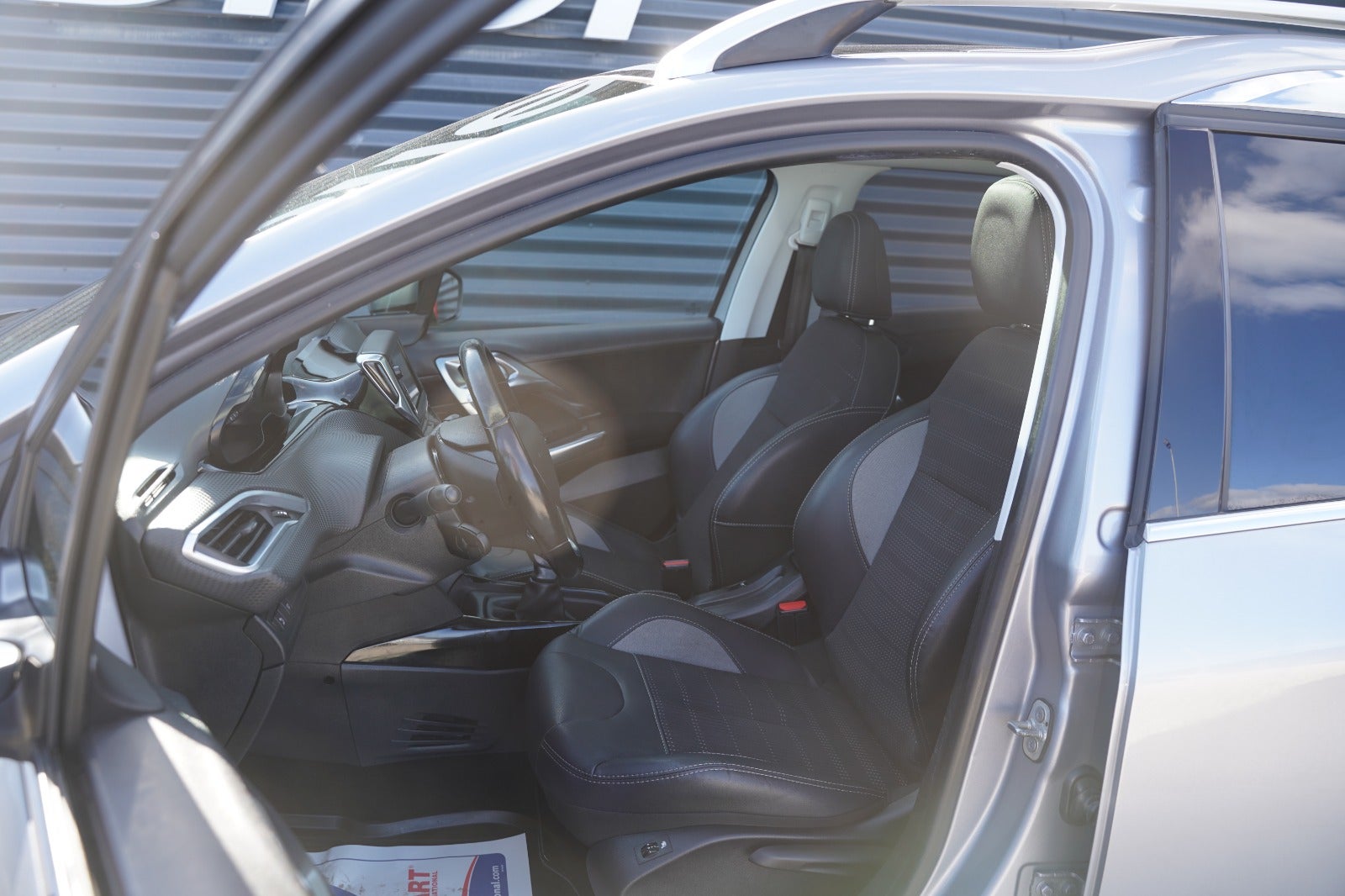 Billede af Peugeot 2008 1,6 BlueHDi 100 Selection Sky