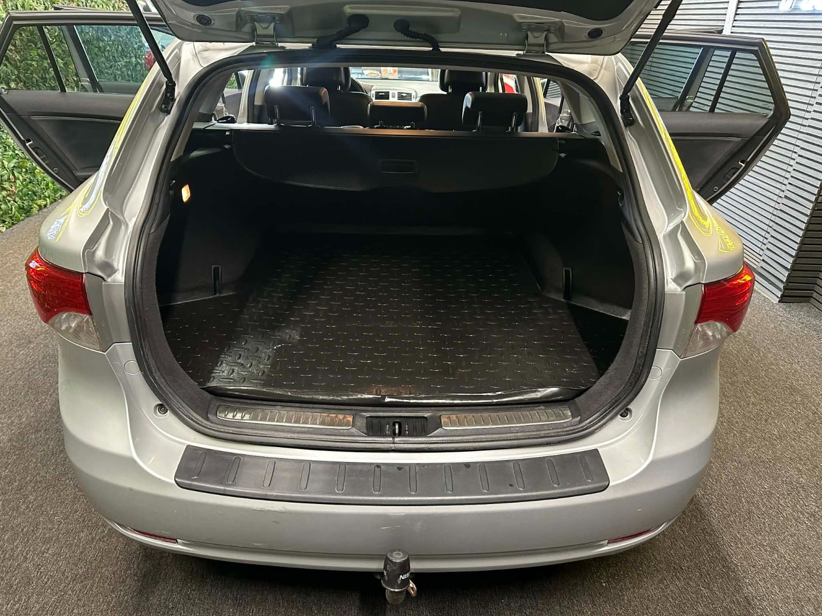 Billede af Toyota Avensis 1,8 VVT-i T2 Premium stc.