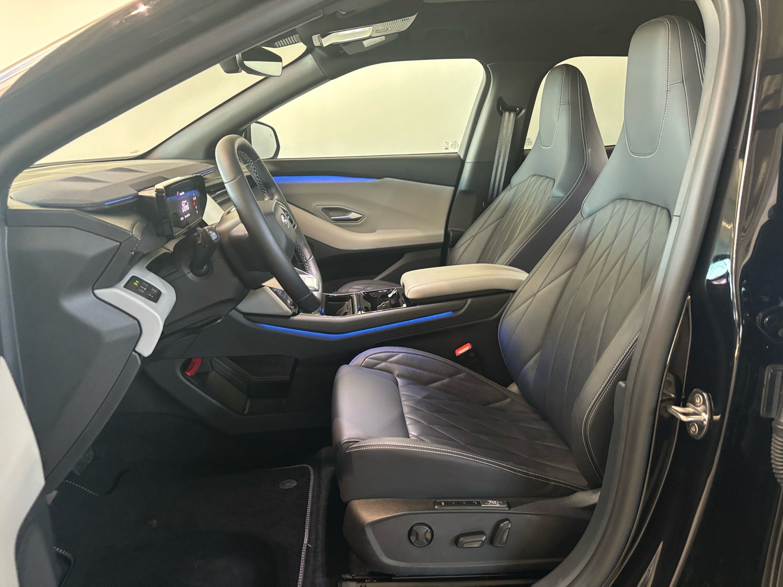 Ford Explorer Premium Extended Range