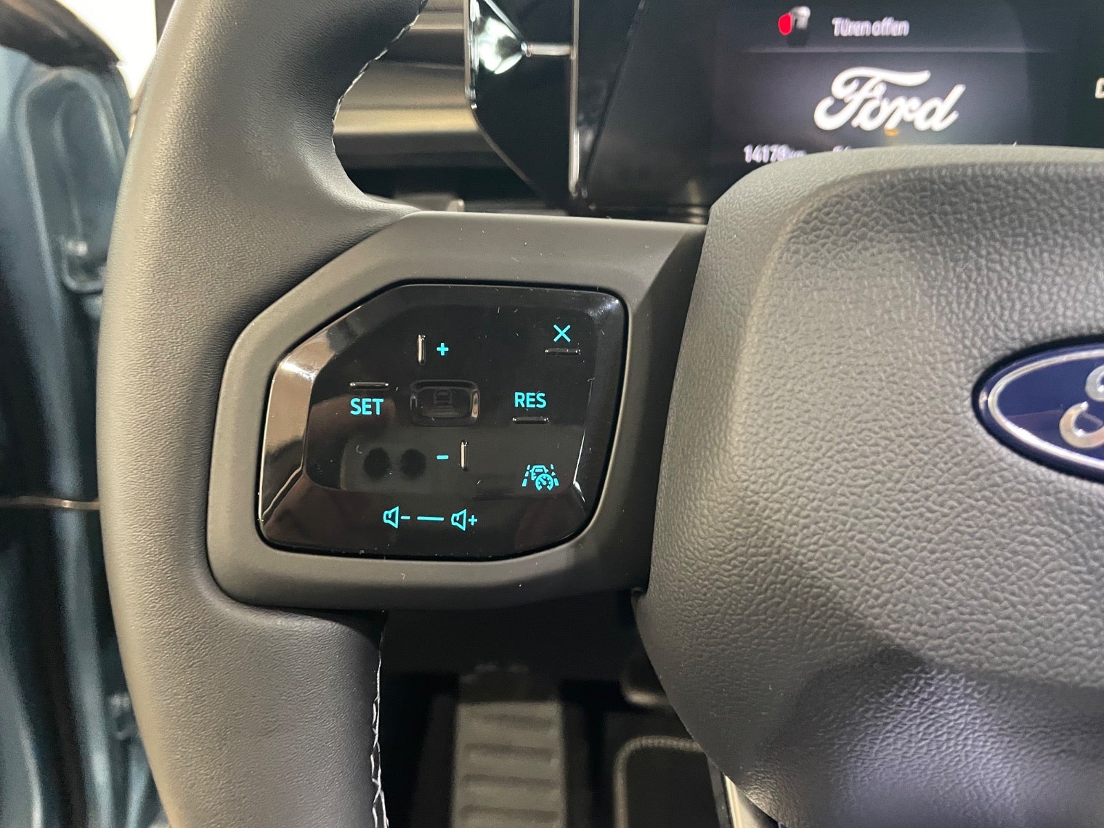 Ford Explorer Select Extended Range AWD