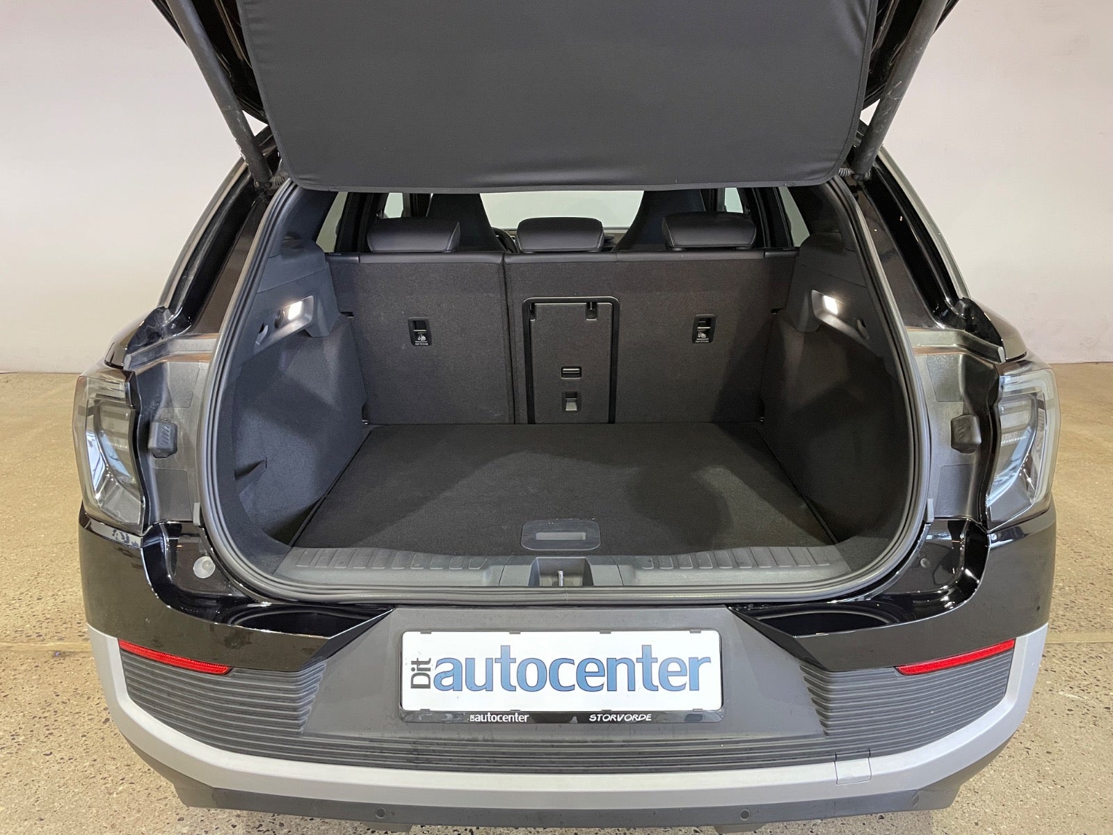 Ford Explorer Premium Extended Range AWD