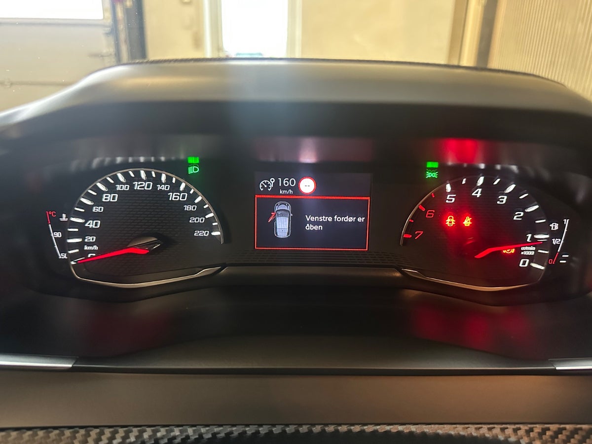 Peugeot 208 PureTech 100 Selection Sport Peugeot 208 PureTech 100 Selection Sport