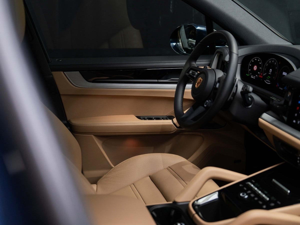 Gallery image 16 of 18