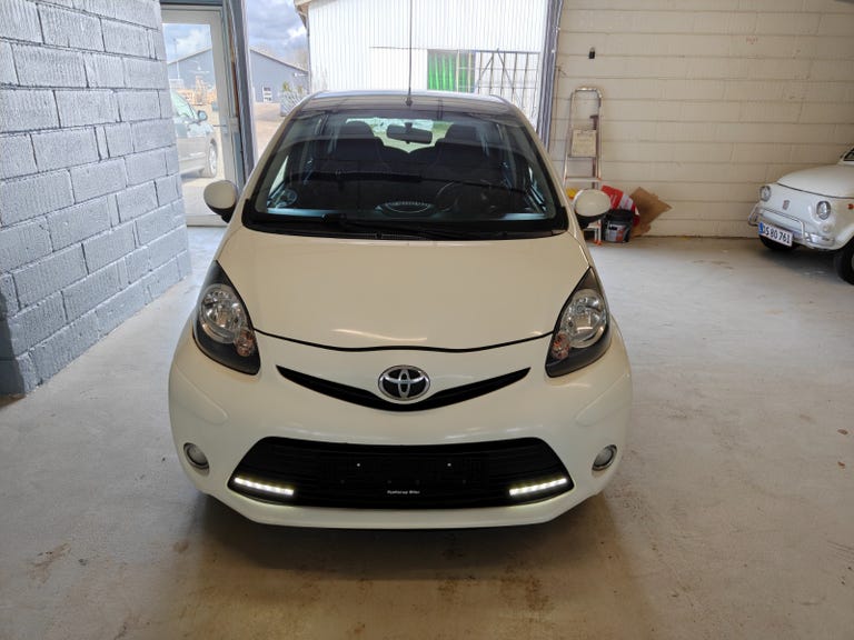 Toyota Aygo VVT-i Black&White