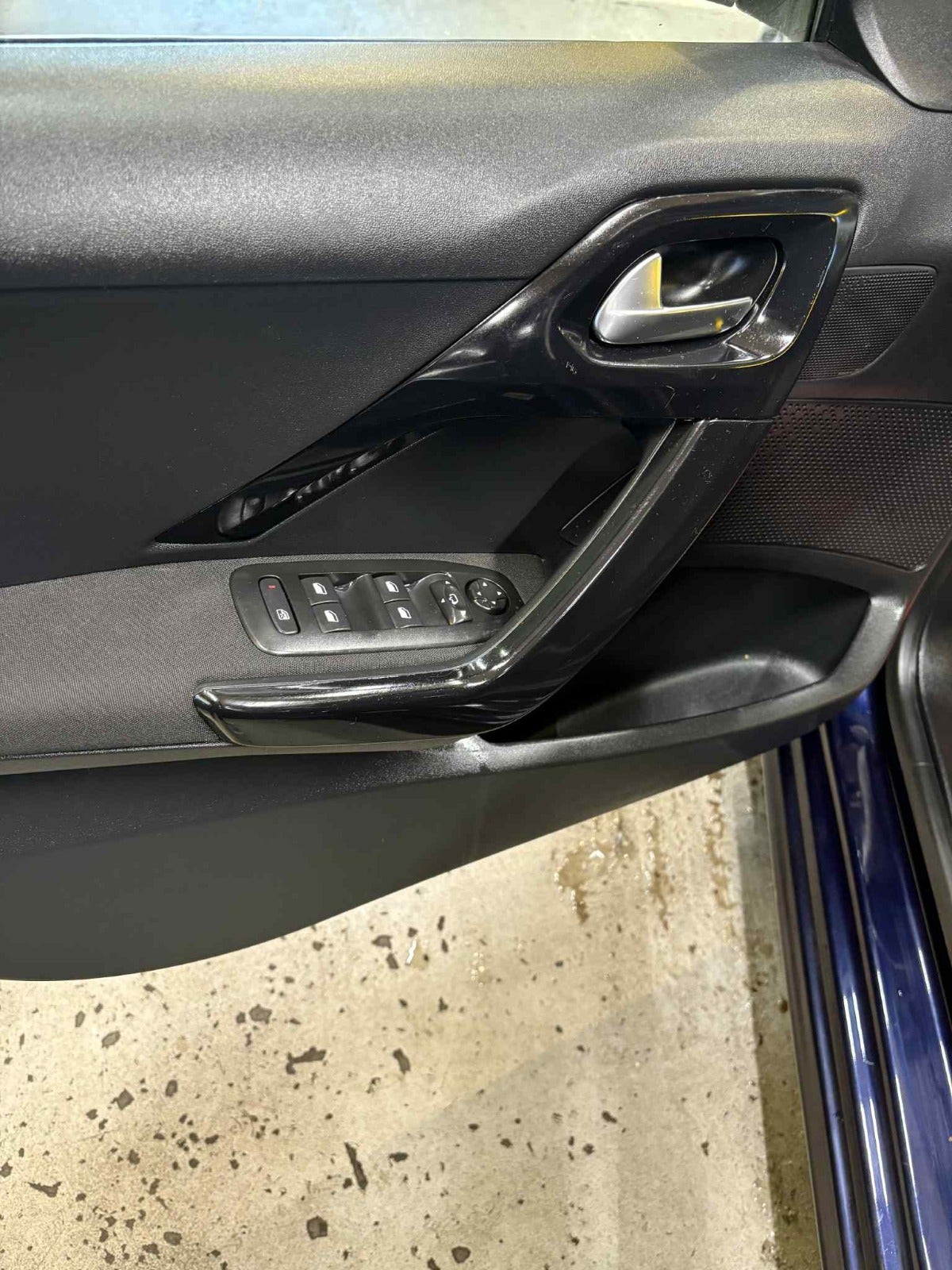 Billede af Peugeot 208 1,6 BlueHDi 100 Allure Sky